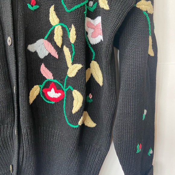 Vintage Linda B. Collection embroidered Cardigan - Picture 6 of 9